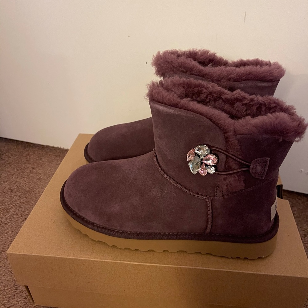 NIB UGG Mini Bailey Button Gem Boots